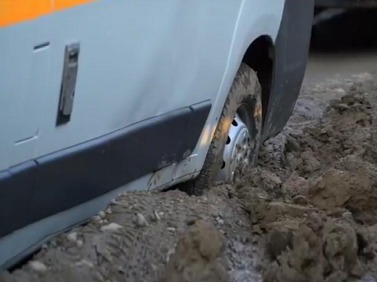 На Вінниччині "швидка" застрягла в трясовині