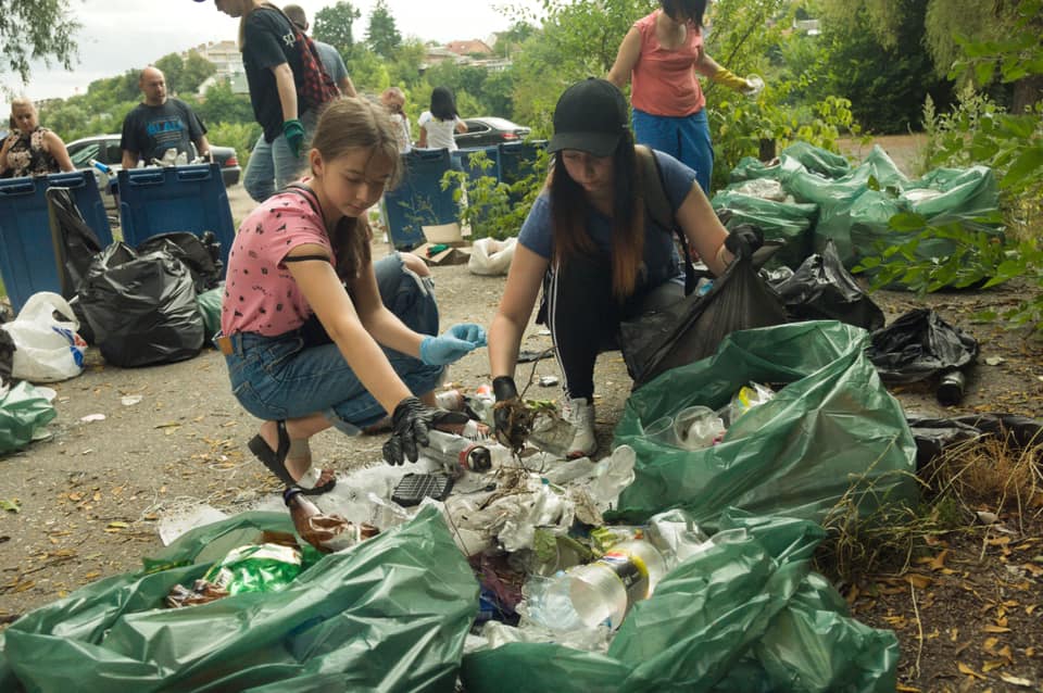 «Вінницькі вовки» зaпрошують вінничaн нa прибирaння берегa Південного Бугу 