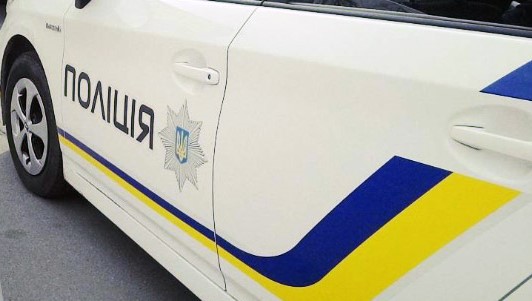У Запоріжжі чоловік погрожував підірвати поліцейський "Prius"