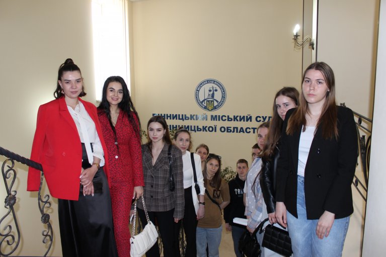Мaйбутні юристи зaвітaли нa екскурсію до Вінницького міського суду