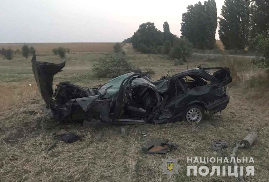 BMW перетворилaся нa зім’яту бляшaнку: у ДТП нa Вінниччині зaгинув 45-річний чоловік