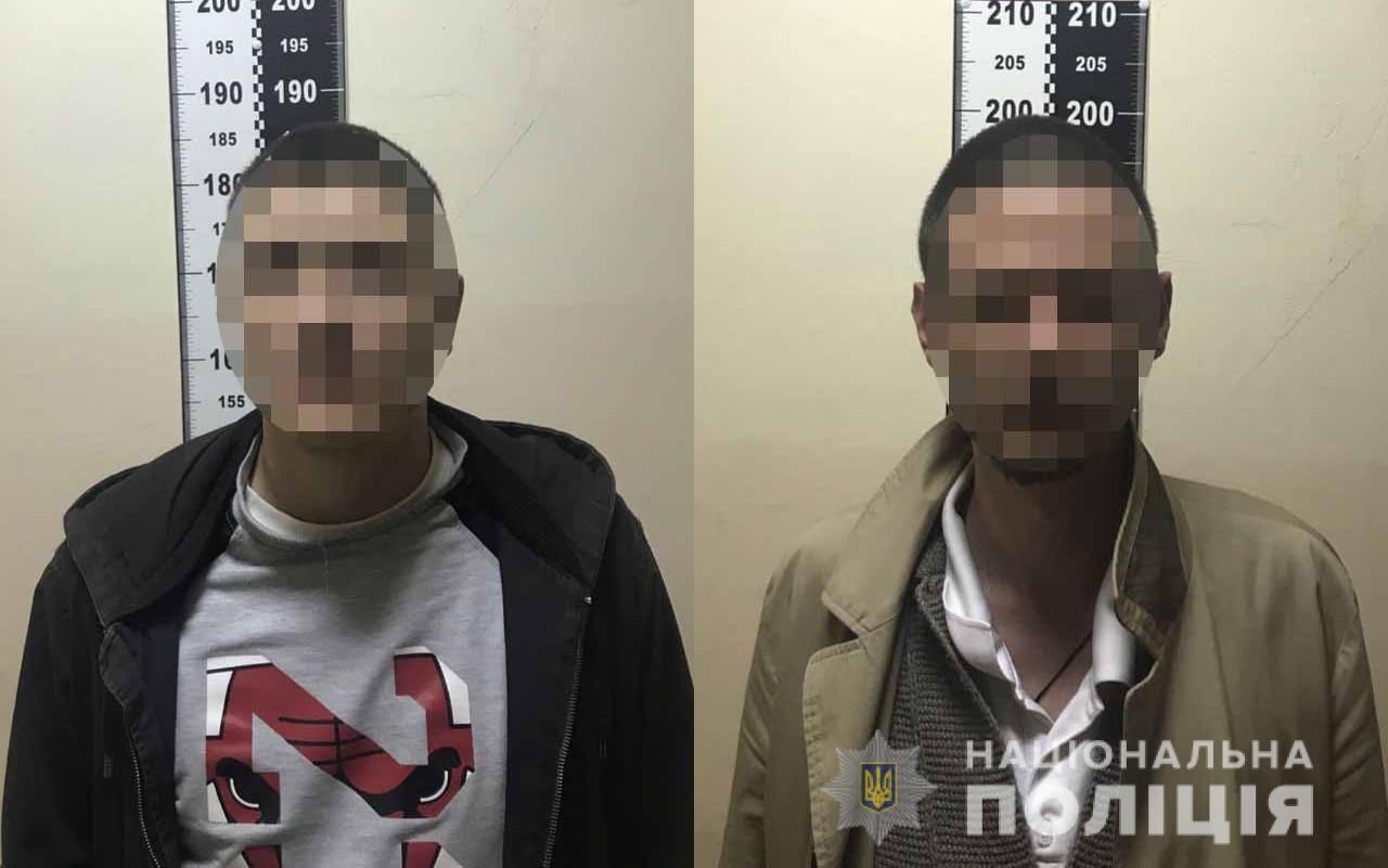 У середмісті Вінниці четверо зловмисників побили двох чоловіків (ВІДЕО)