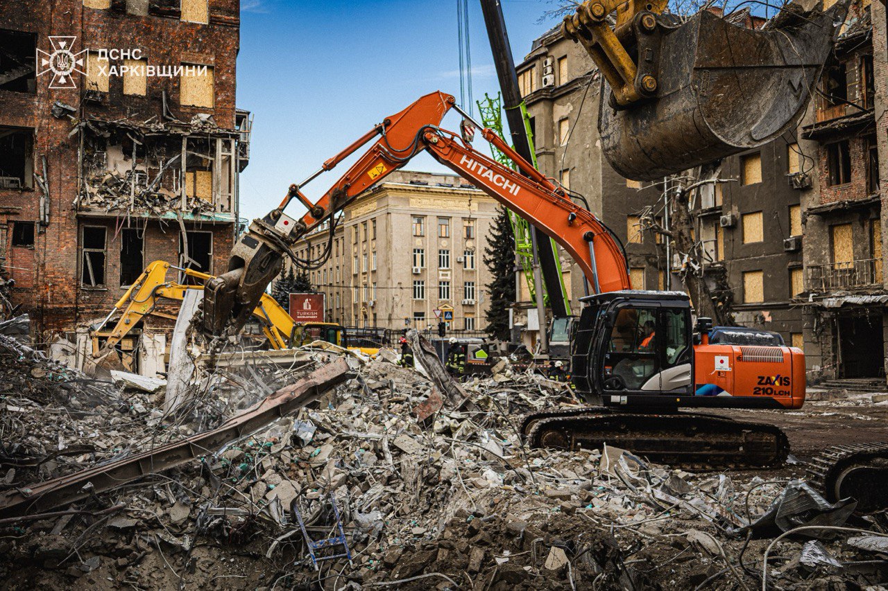 У Хaркові зaвершили пошуков-рятувaльні роботи – знайдено фрaгменти тіл п‘яти загиблих