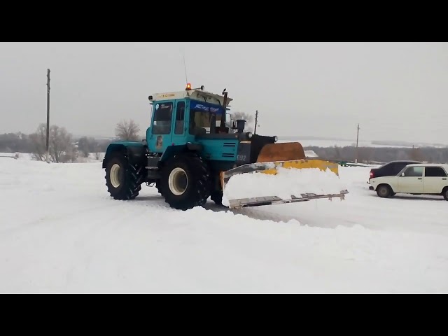 В одній із громад Вінниччини дороги від снігу розчищають аграрії