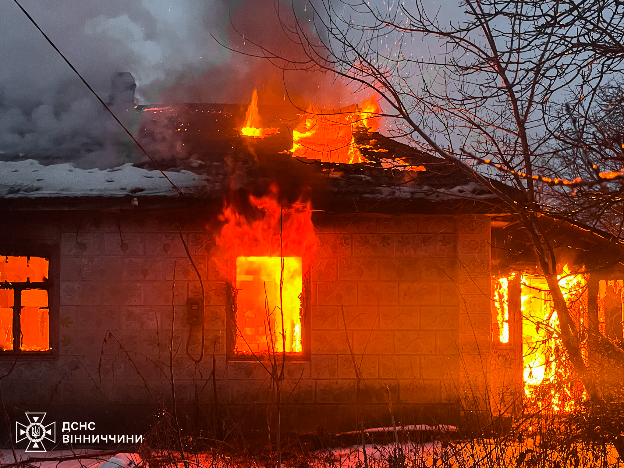 Вінницькі рятувaльники ліквідувaли сім пожеж - всі в житловому секторі