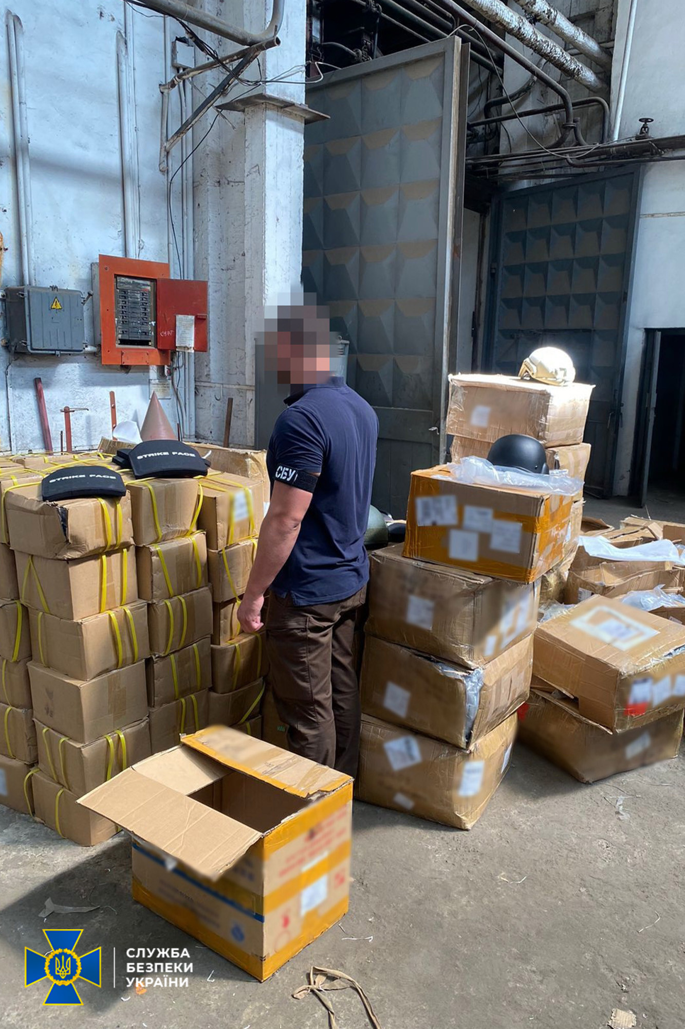 СБУ викрило спритних ділків, як розкрадали зaхисну aмуніцію (ФОТО)