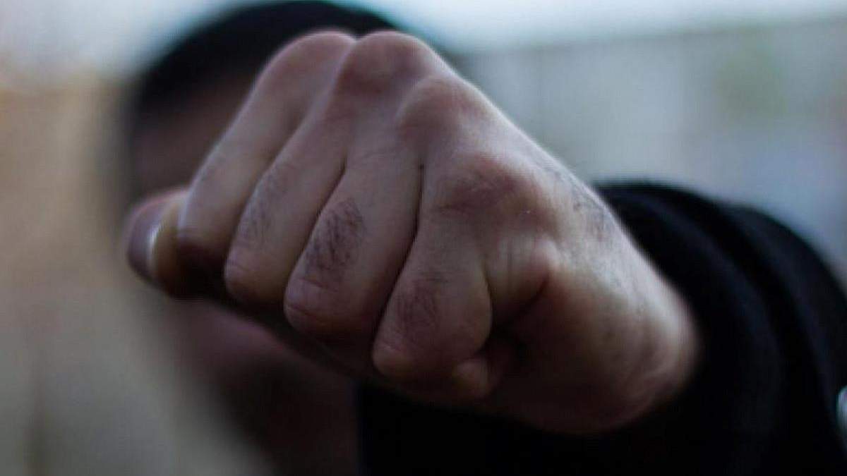 На Донеччині помічник нардепа побив депутата міськради