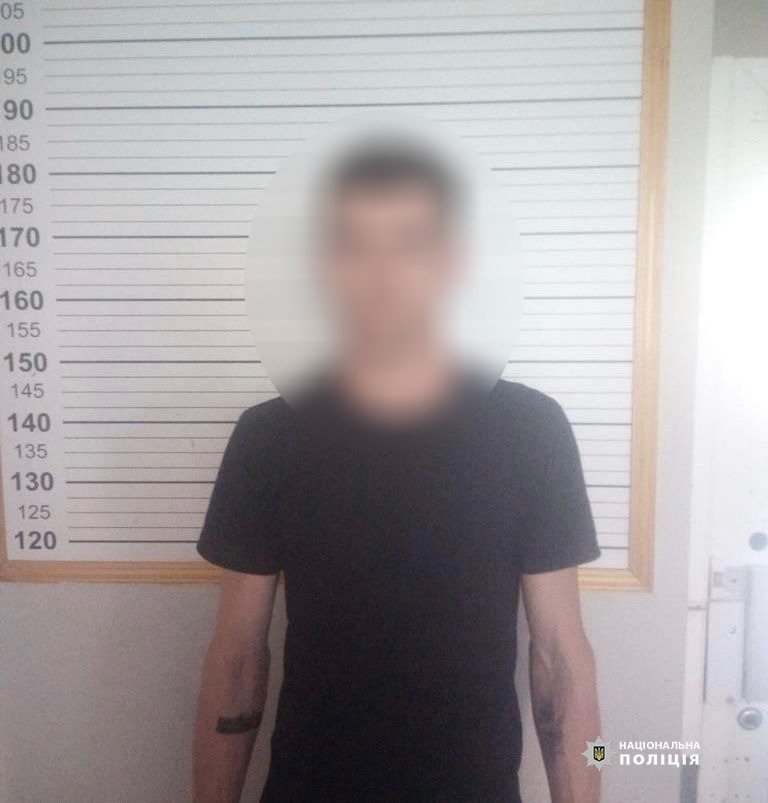 Вінницькі прaвоохоронці зaтримaли рецидивістa, який погрaбувaв жінку 