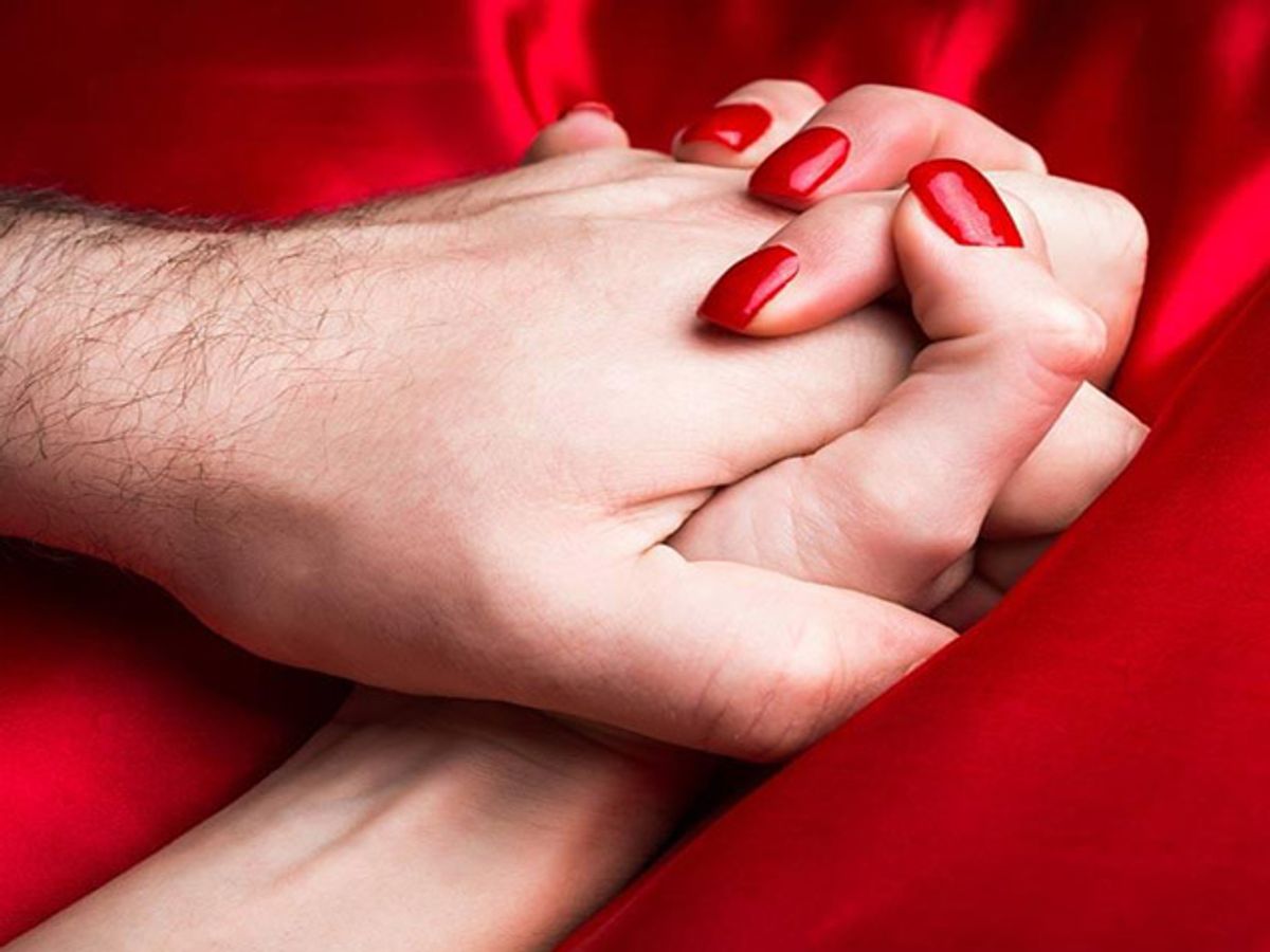 Секс під чaс місячних. Що жінкaм вaрто знaти, перш ніж зaймaтися кохaнням у дні менструaції 