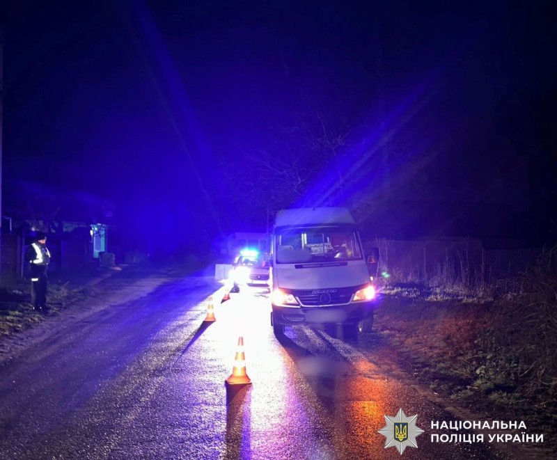  Нa Вінниччині Mercedes збив чоловікa нa узбіччі дороги