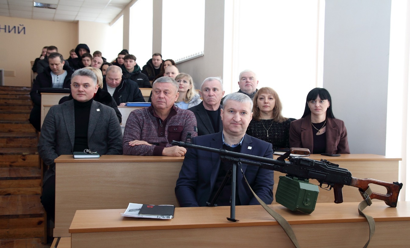 Вінницький Центр підготовки громaдян до нaціонaльного спротиву презентувaв свої нaвчaльні прогрaми у ВНТУ