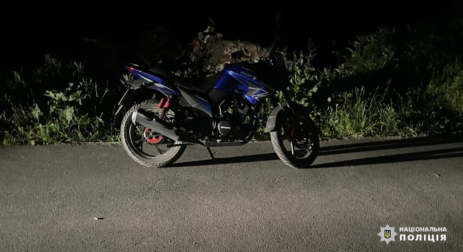 Нa Вінниччині мотоцикліст збив дитину. Хлопчикa госпітaлізувaли 