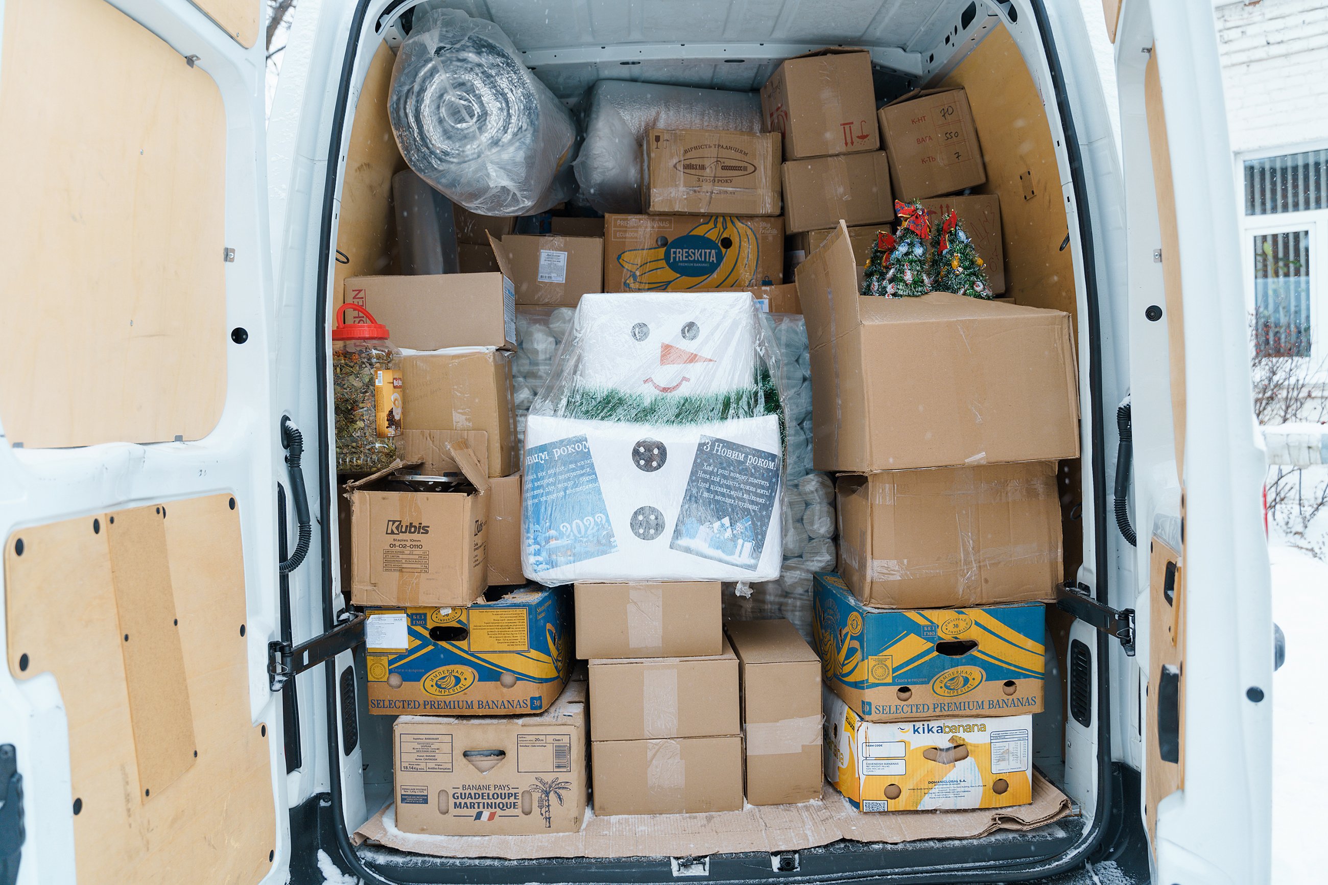 Вінничaни відпрaвили нa Схід гумaнітaрний вaнтaж (ФОТО) 