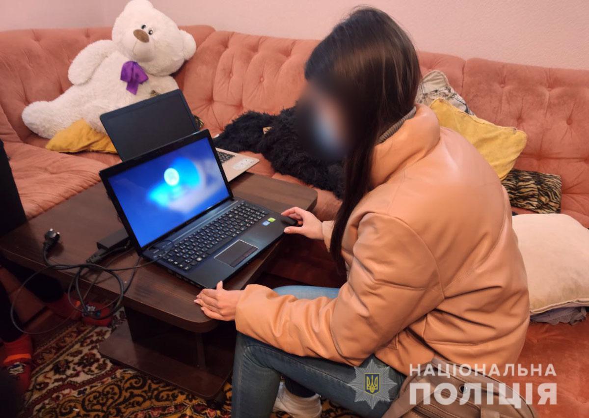 На Донеччинi правоохоронцi затримали порно-акторок (ВІДЕО)