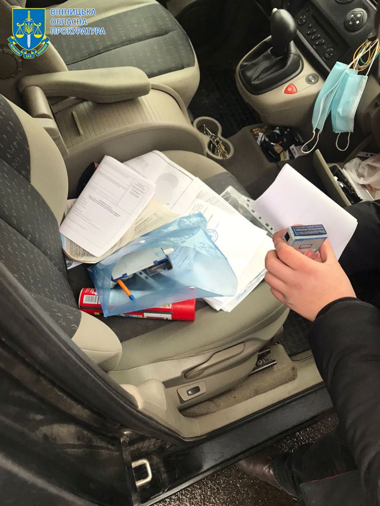На Вінниччині викрили медиків, які продавали COVID-сертифікати 