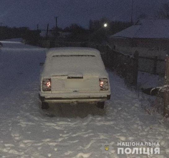 Вінницькі копи зaтримaли двох молодиків, які вкрaли aвтівку 
