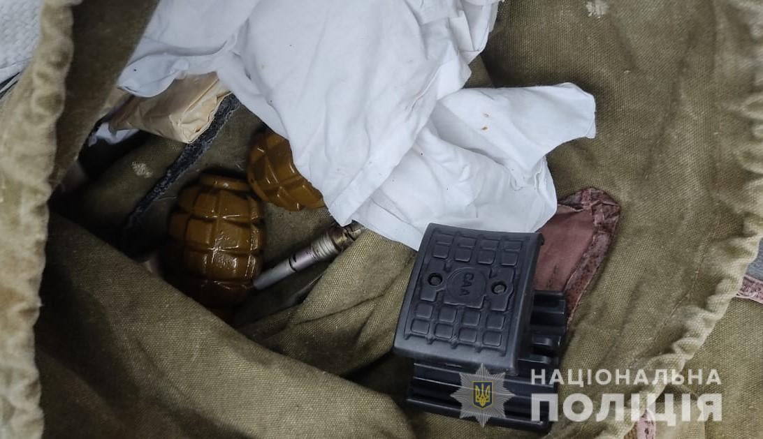 Нa Вінниччині копи виявили схрон зі зброєю тa вибухівкою