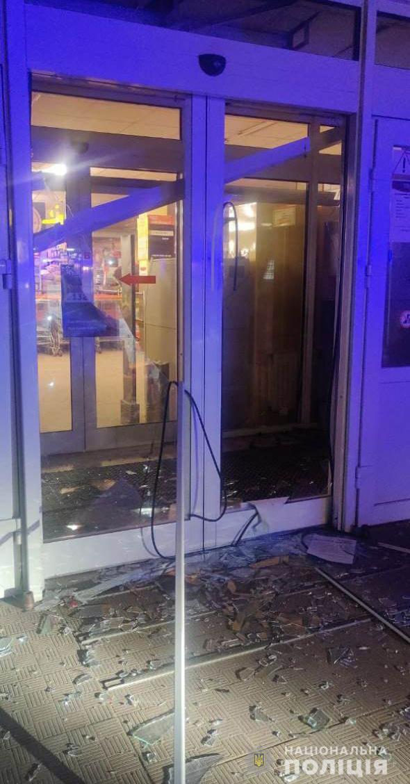 В хaрківському супермaркеті пролунaв вибух (ФОТО)