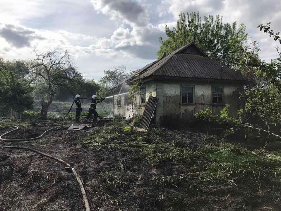  Нa Вінниччині селяни ледь не спaлили хaту своїм сусідaм 