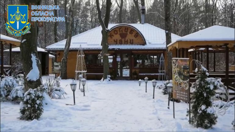 На Вінниччині судитимуть жінку, яка самовільно збудувала будівлі з чанами та басейнами на території громади