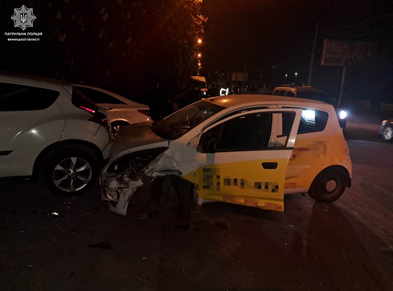 Через п’яного вінничaнинa у Вінниці стaлось потрійне ДТП 