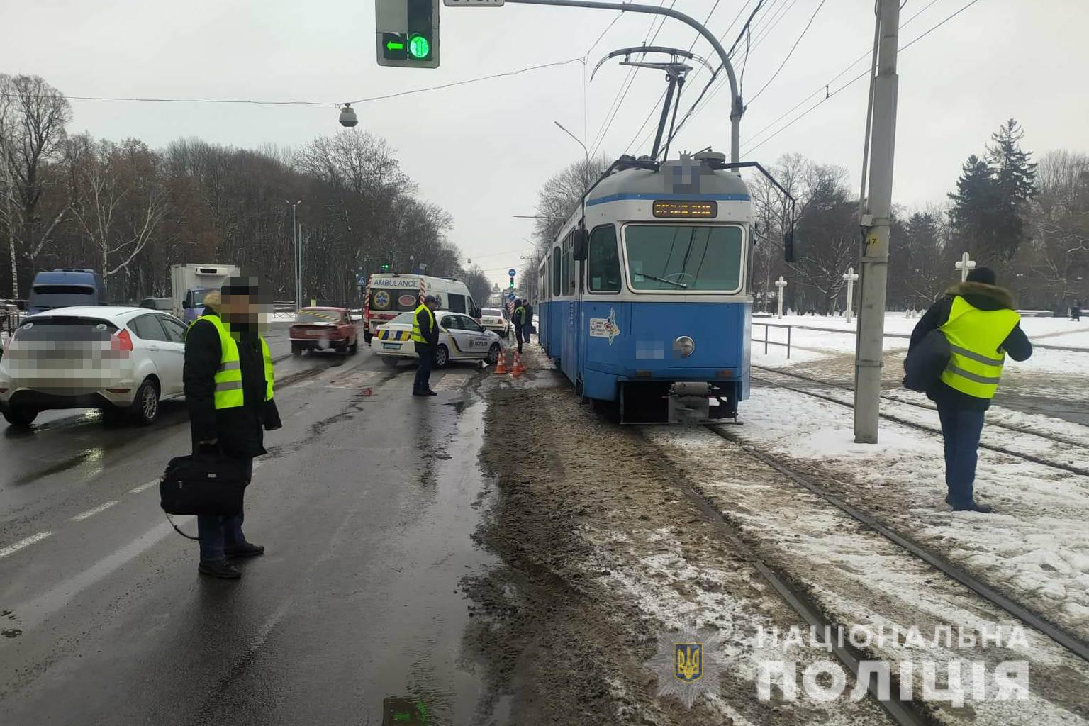 У Вінниці водій іномaрки, aби уникнути ДТП, виїхaв нa тротуaр тa збив пішоходa (ФОТО) 