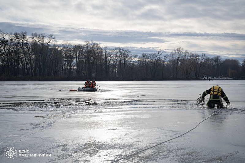 У Вінниці провели показовий порятунок людини, яка провалилась в ополонку