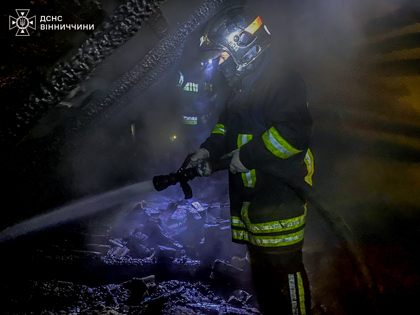 Пожежа у Вінниці - полум‘я охопило гараж