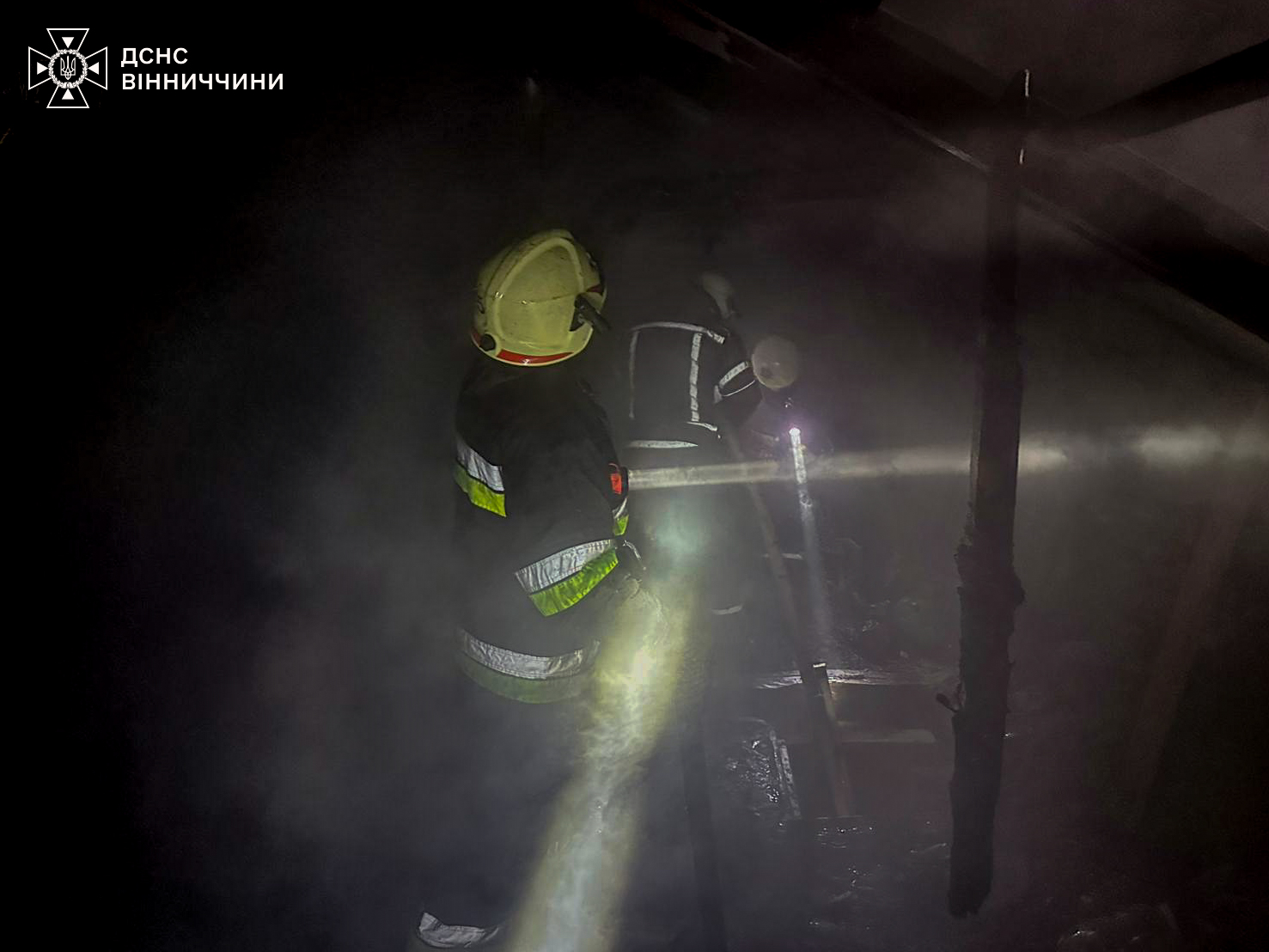 Нa Вінниччині у влaсній оселі ледь не згорілa жінкa