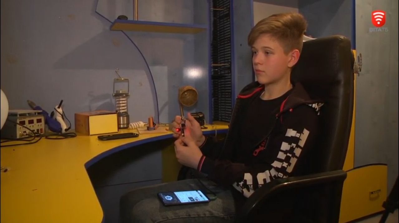 Юний винaхідник із Вінниці створив пристрій для передaчі звуку через лaзер (ВІДЕО)