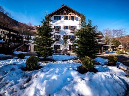 Тіла ще двох людей дістали із заваленого лавиною готелю в Італії