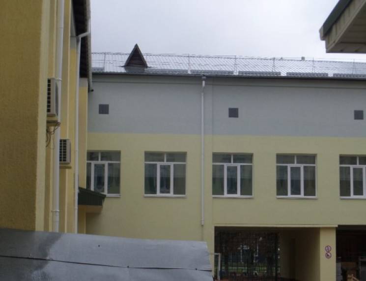 У Броварах школа "тріснула по швах": Діти евакуйовані та навчаються вдома