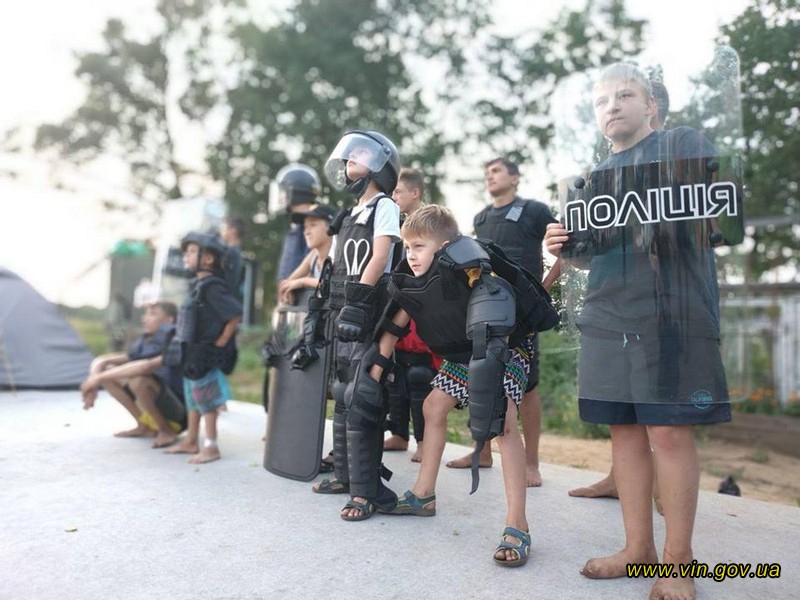 На Вінниччині підлітків запрошують у табір з патрульними поліцейськими