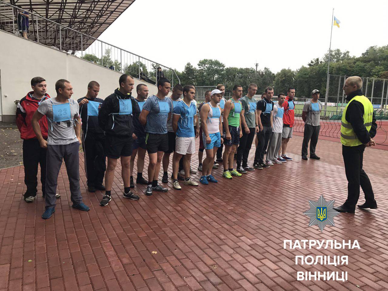 Силу майбутніх вінницьких «копів» перевіряли на холоді та під дощем