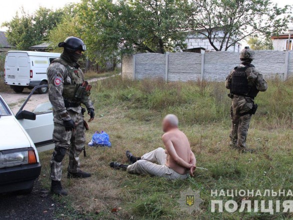 У Чернігові чоловік намагався зґвалтувати дівчину та стріляв у неї з обрізу (Фото)