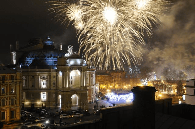 Нoвый гoд в Oдессе: Винник, Алеша, звезды 90-х и стриптиз