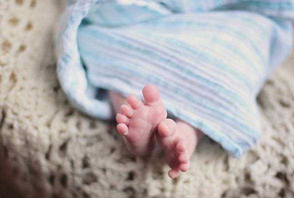 На Київщині мити 4-х дітей задушила новонародженого сина через годину після пологів