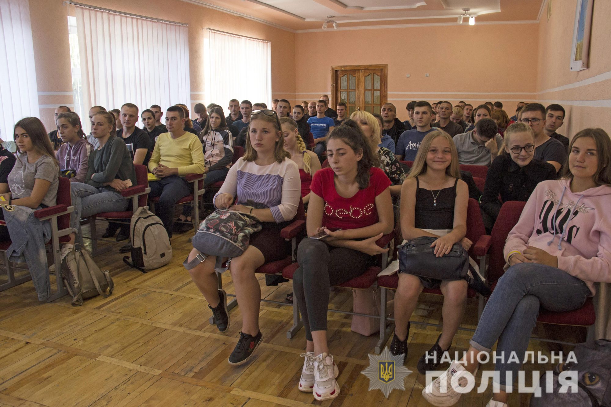 Поліція Житомира навчає жінок та дівчат самообороні