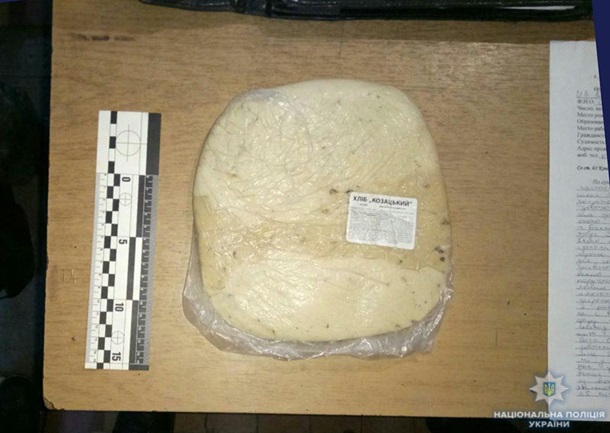 На Донеччині чоловік перевозив вибухівку у вигляді хліба