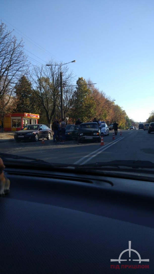 ДТП у Луцьку: зіткнулись дві вантажівки