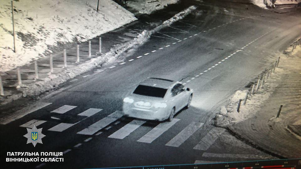 Внoчi нa мoсту трoє вiнничaн жoрстoкo пoбили чoлoвiкa