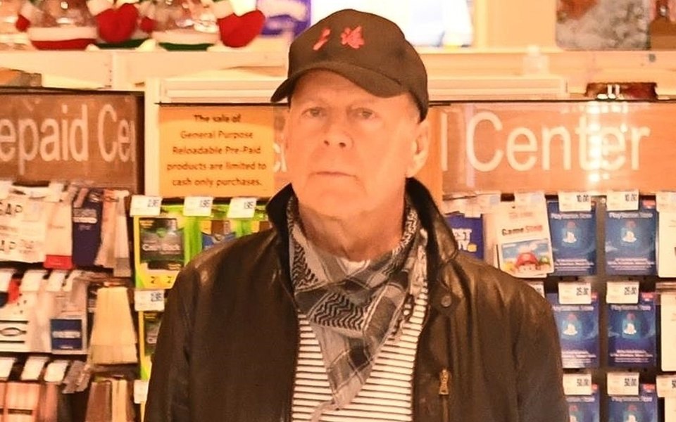 Брюса Вілліса вигнали з аптеки в Лос-Анджелесі після відмови надіти маску