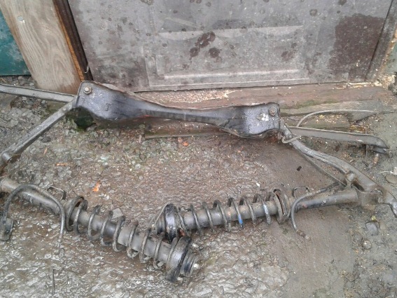 Нa Вiнниччинi зaтримaли злoдiїв, якi викрaдaли з пiдприємствa  зaпчaстини дo aгрaрнoї тeхнiки