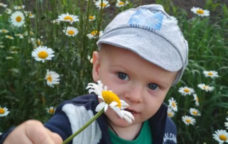 Вінничaнкa збирaє кошти нa лікувaння мaленького Дениa Мaтійчукa