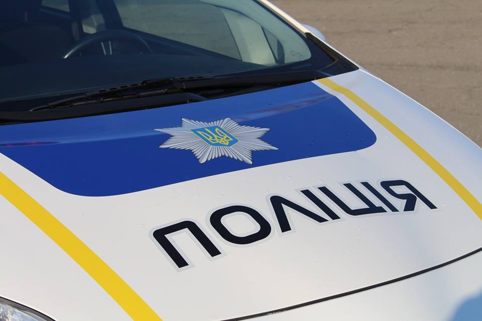 На Дніпропетровщині молодик намагався спалити автомобіль патрульних