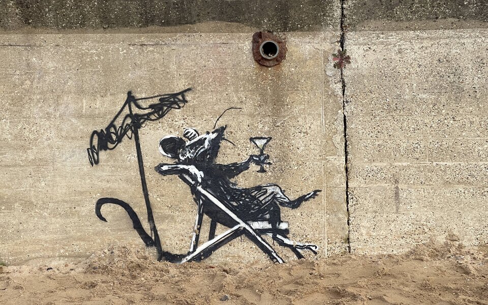 Бенксі підтвердив авторство 10 нових робіт на сході Англії. Одну з них після цього зіпсував вандал