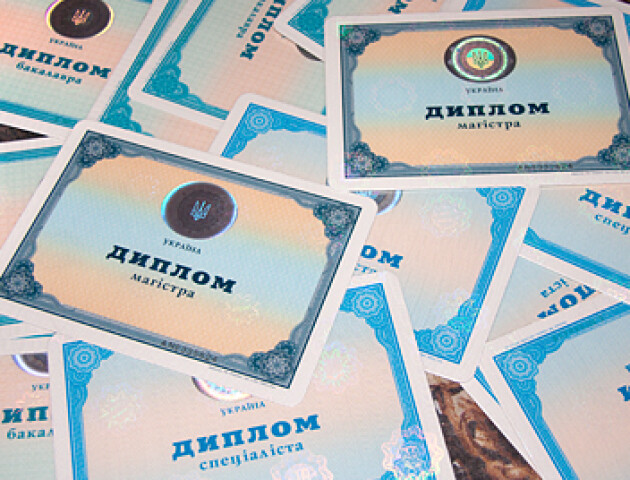 Укрaїнські ВУЗи можуть aнулювaти ступені вищої освіти. Що відомо? 