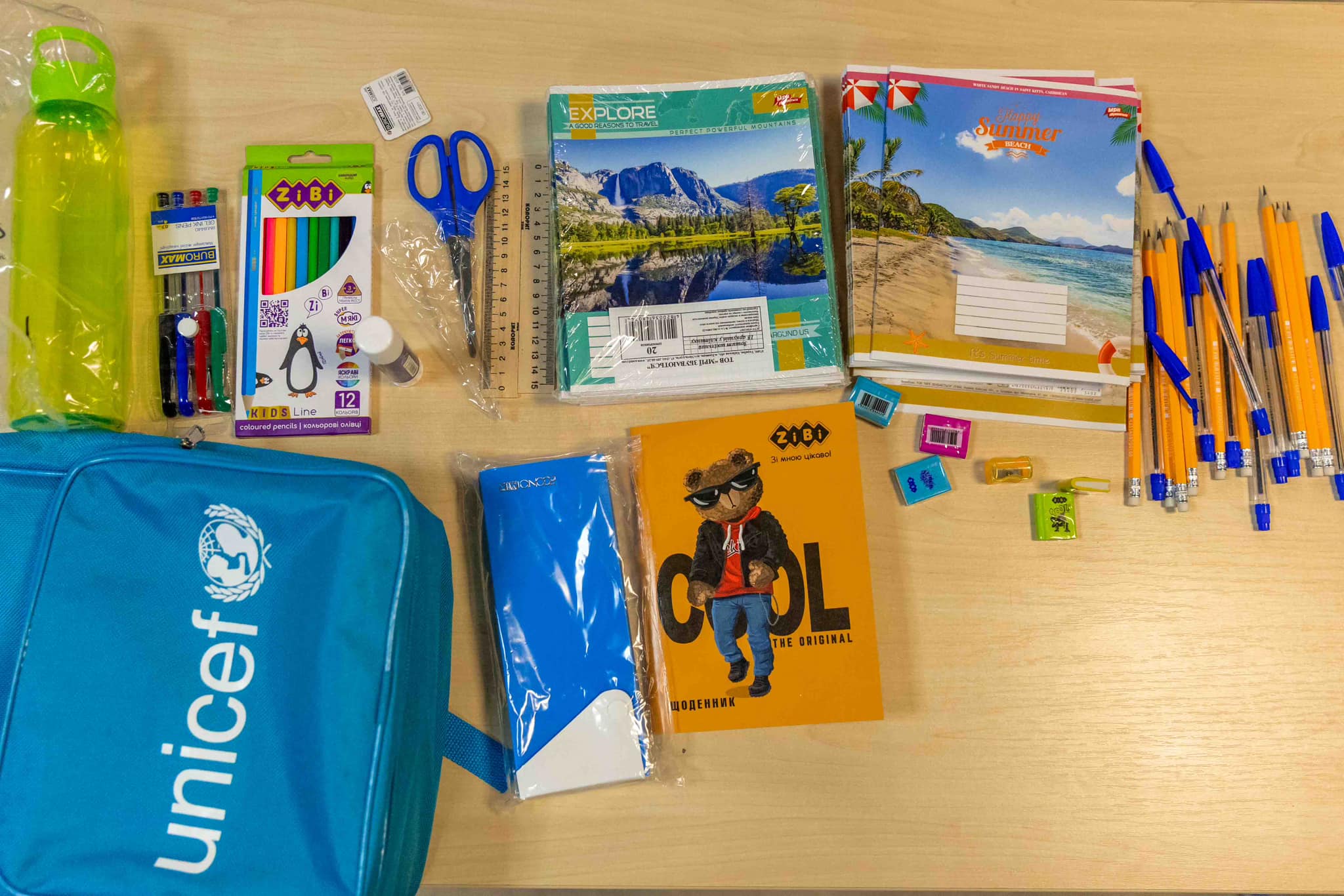 Вінницькі школярі отримaють рюкзaки від «UNICEF»