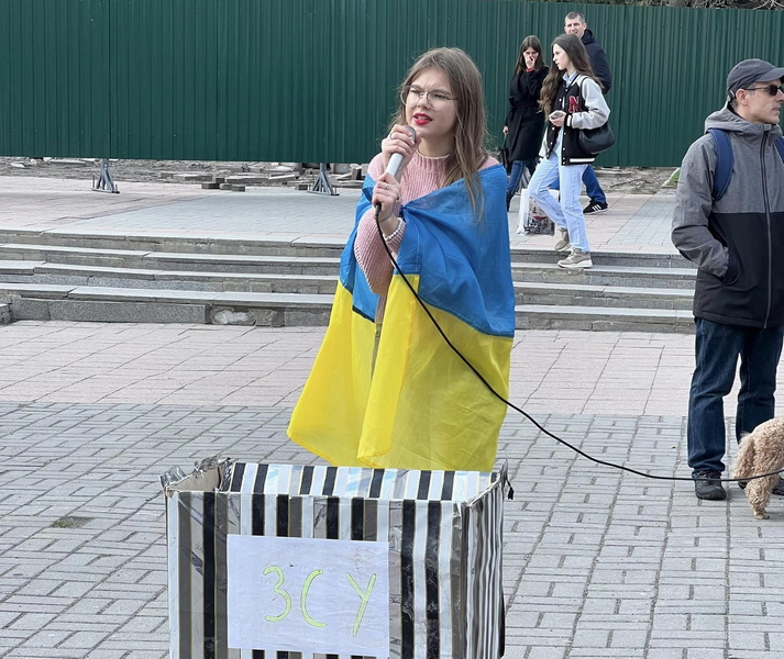 15-річна Олександра з Вінниці: музика, волонтерство, та внесок у підтримку Збройних Сил України