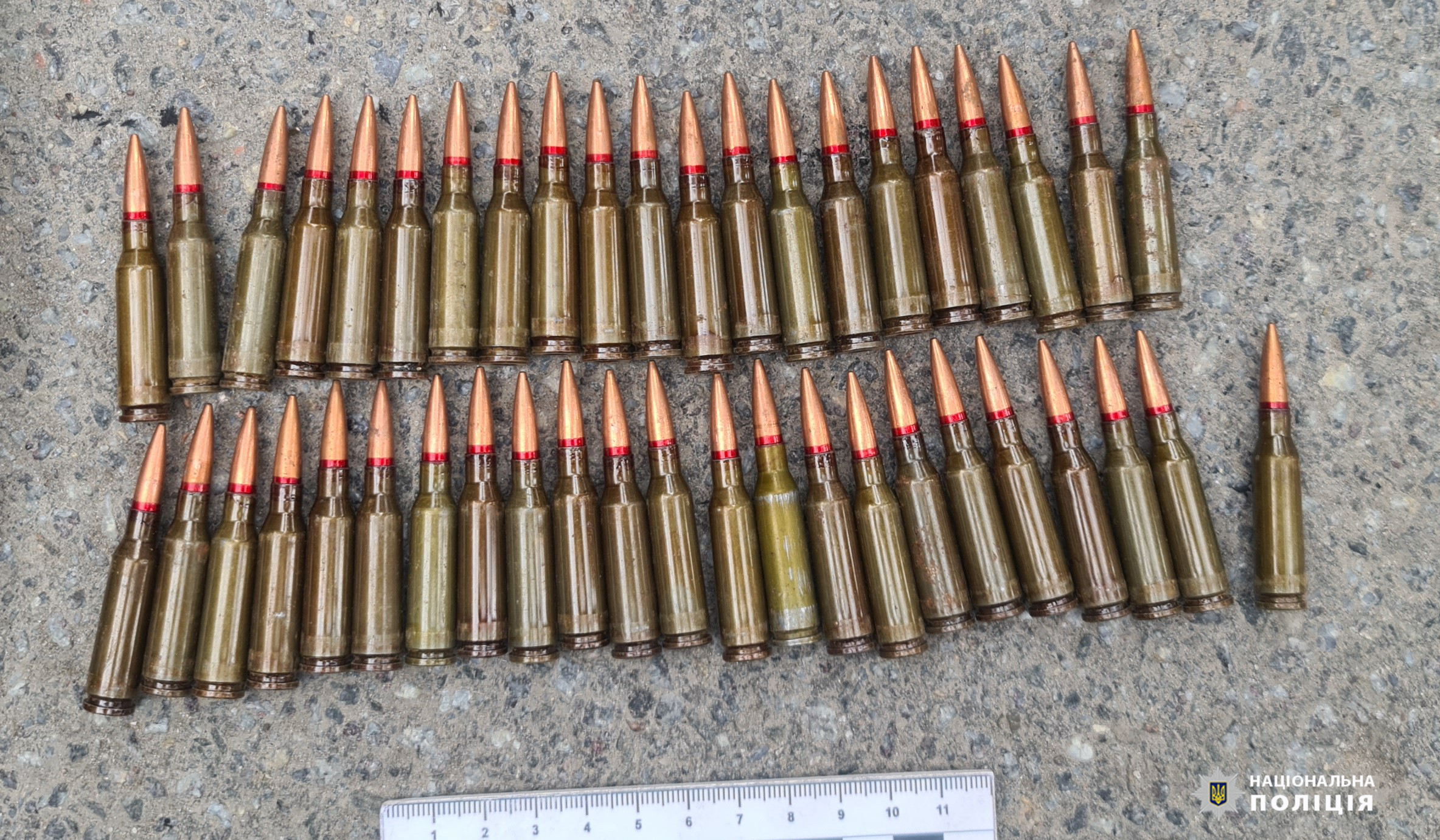 На вінницькому блокпосту затримали автомобіль, в якому перевозили зброю